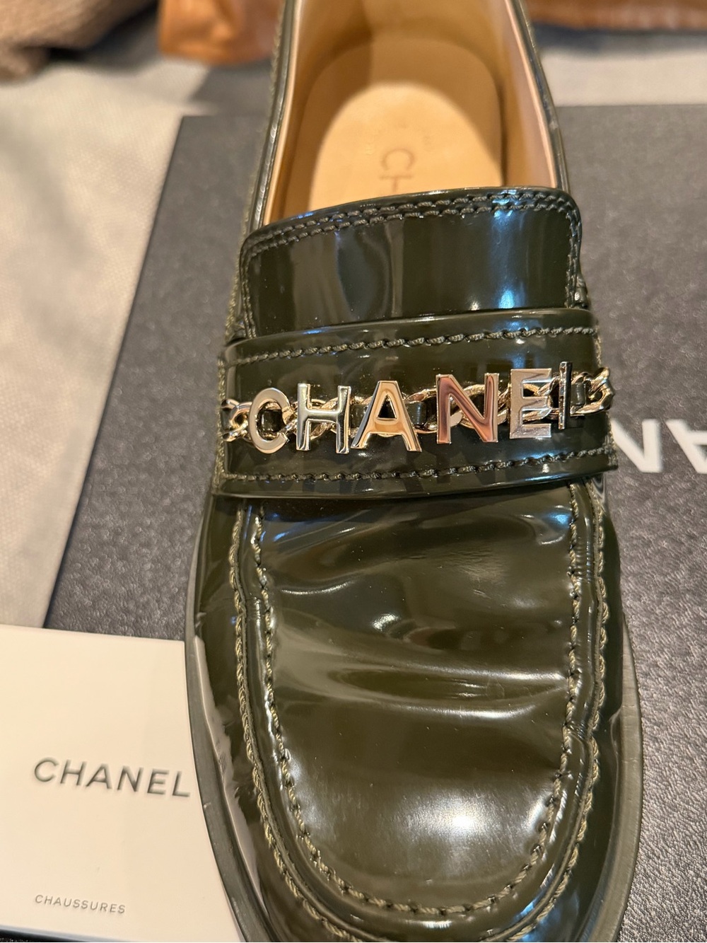 CHANEL shiny calfskin loafers- dark green - Picture 3 of 6